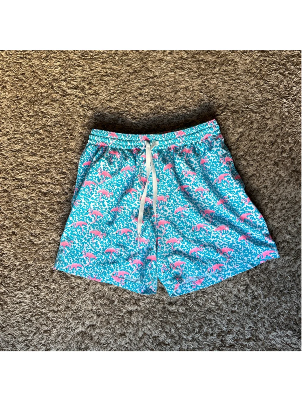 Men's Chubbies Lined Swim Trunks 5.5” Inseam Size M Blue Pink Flamingo Print